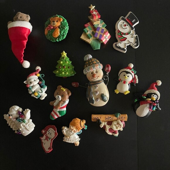 Lot of 14 Fun Vintage Mixed Materials Christmas Winter Themed Kitschy Pins - Picture 1 of 11